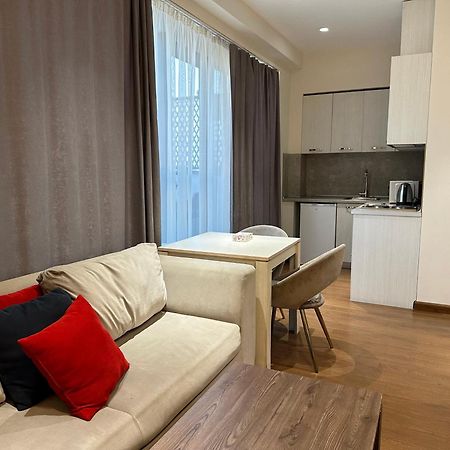 Wonderful Apartment In Republic Square, City Center Ереван Екстериор снимка